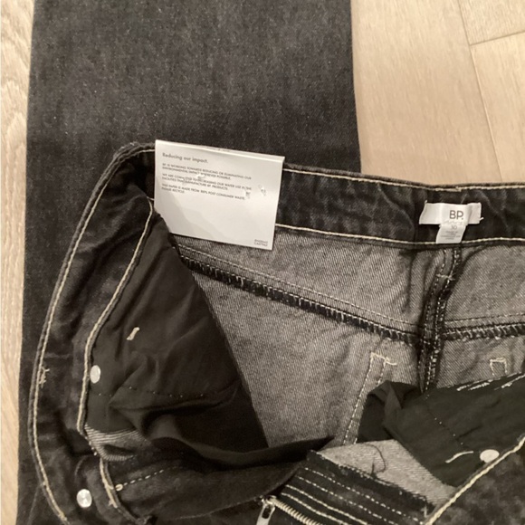 High Waist Ankle Mom Jeans - Picture 10 of 11